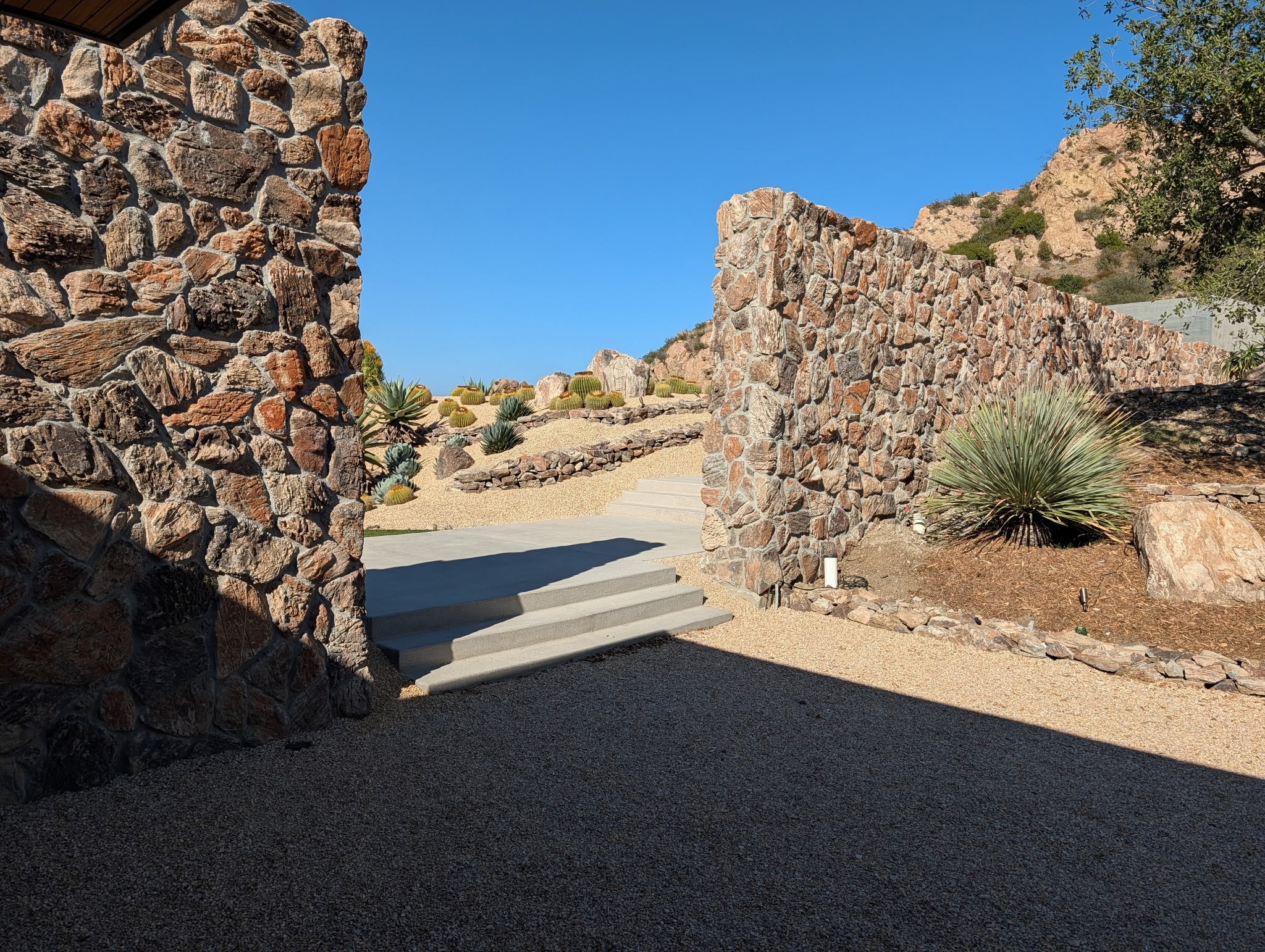 Baja Drift thin veneer — Malibu stone gate walls with desert landscaping
