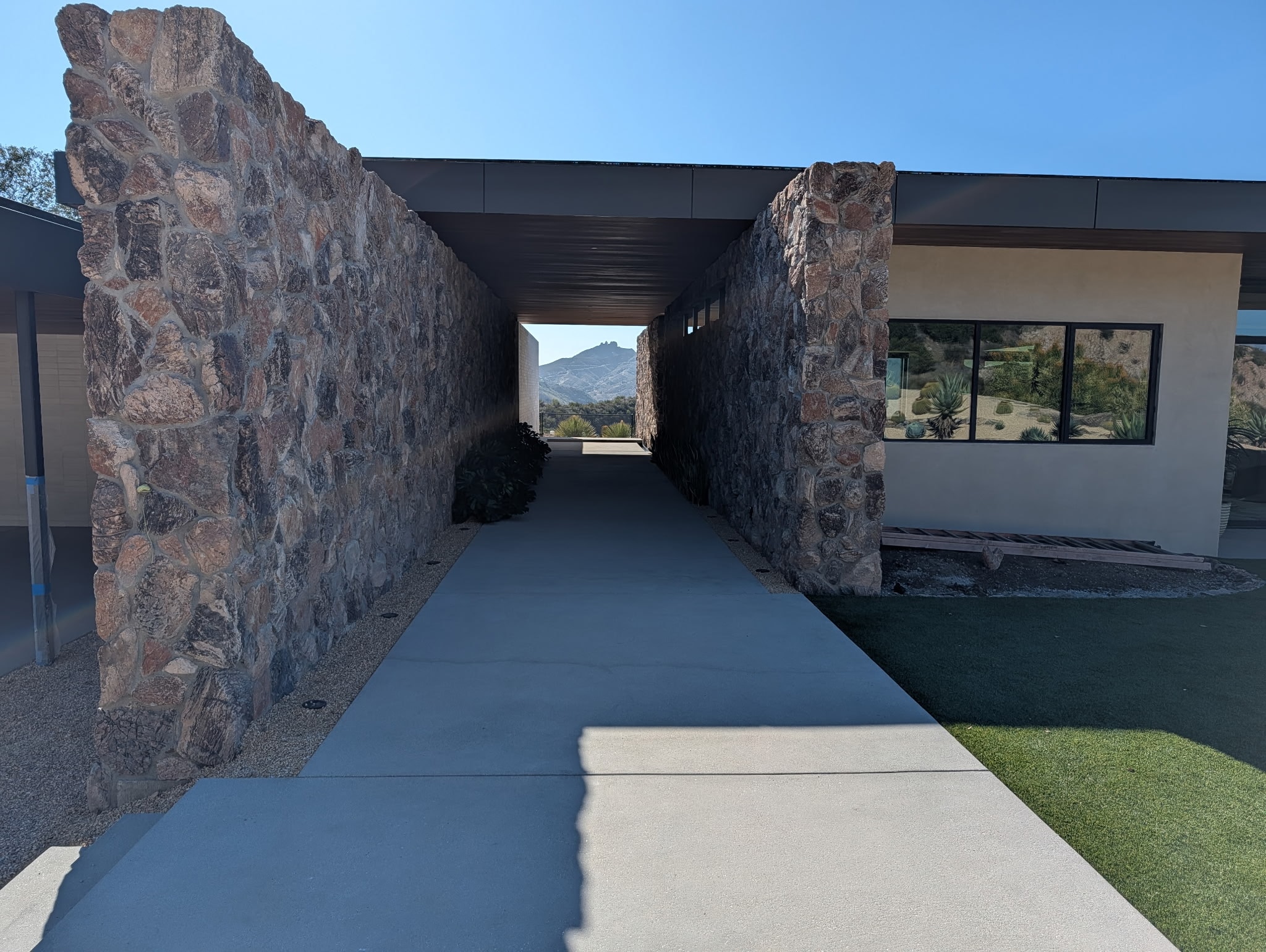 Baja Drift thin veneer — Malibu stone column walkway with mountain views