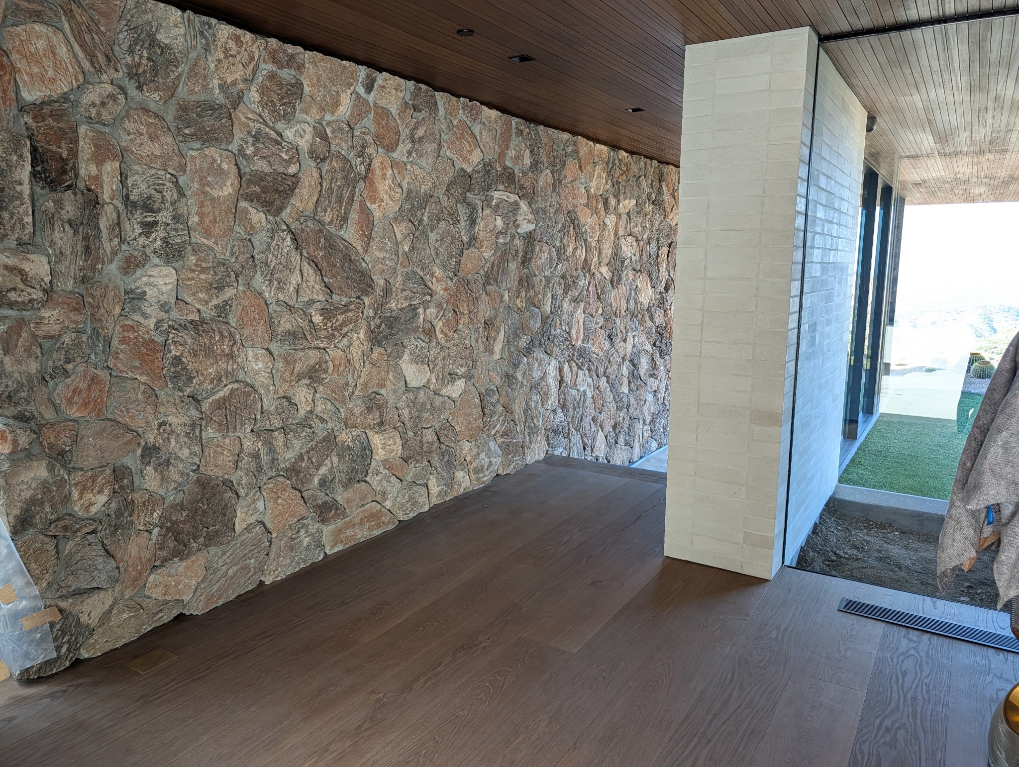 Baja Drift thin veneer — Malibu interior stone feature wall with hardwood floors